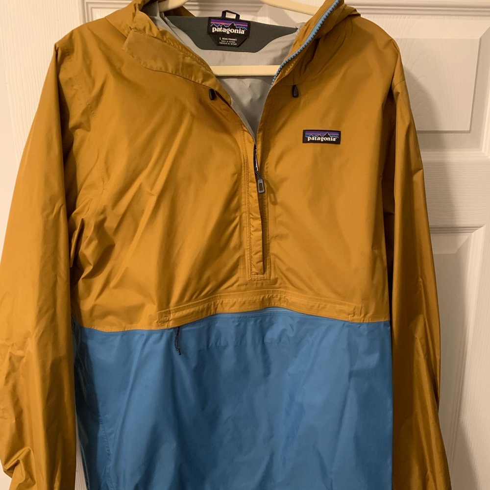 Patagonia windbreaker